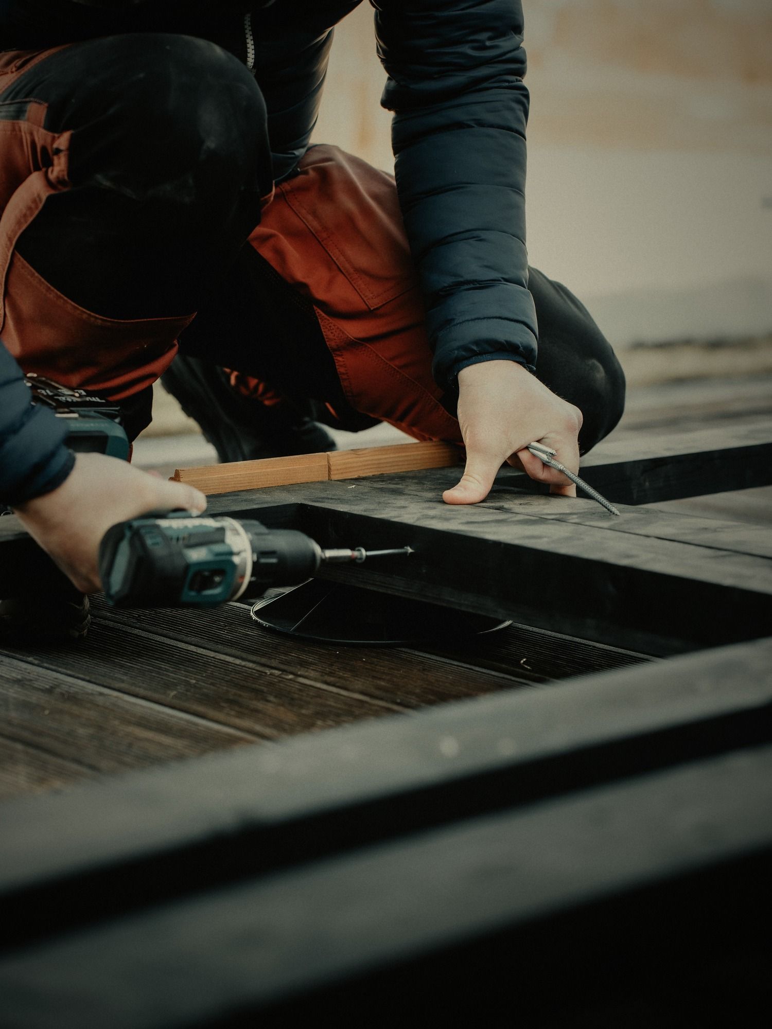 Fixing the Moodem base frame with a cordless drill during assembly